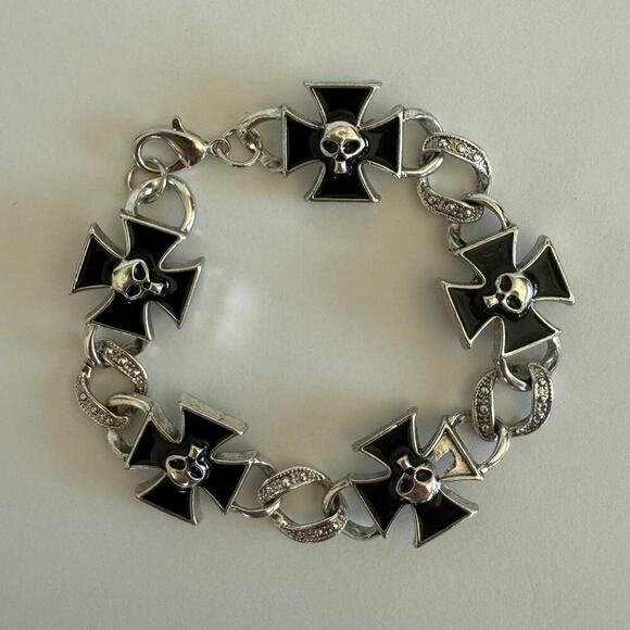 Other Jewelry - Silver and black skull and
